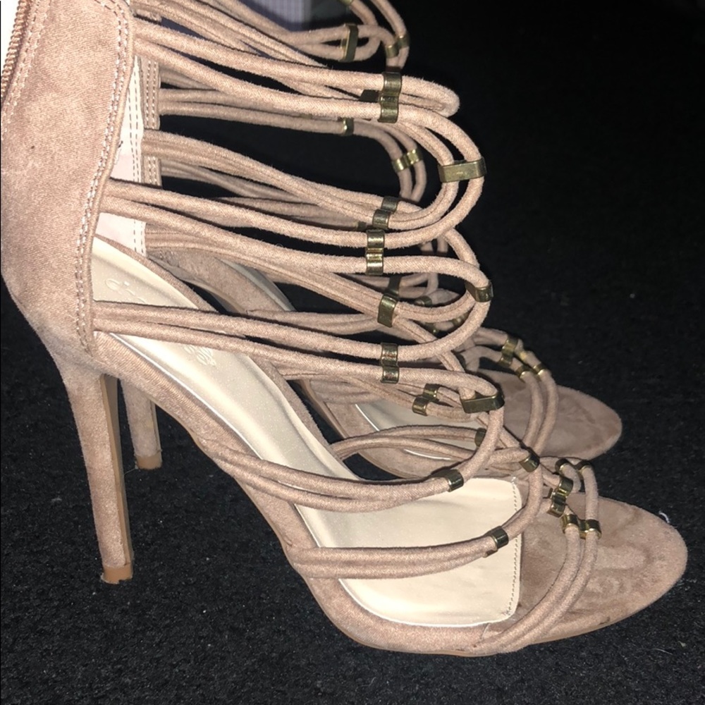Heels - Picture 2 of 2